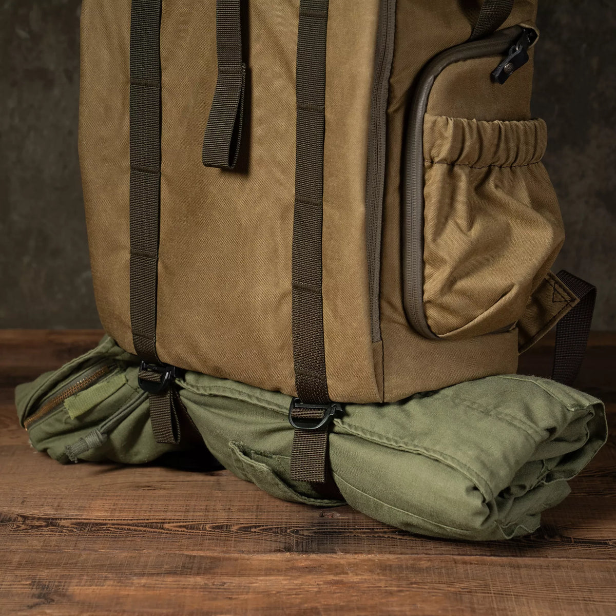 WOTANCRAFT Travel Camera Backpack "PILOT" 18L, KHAKI BROWN