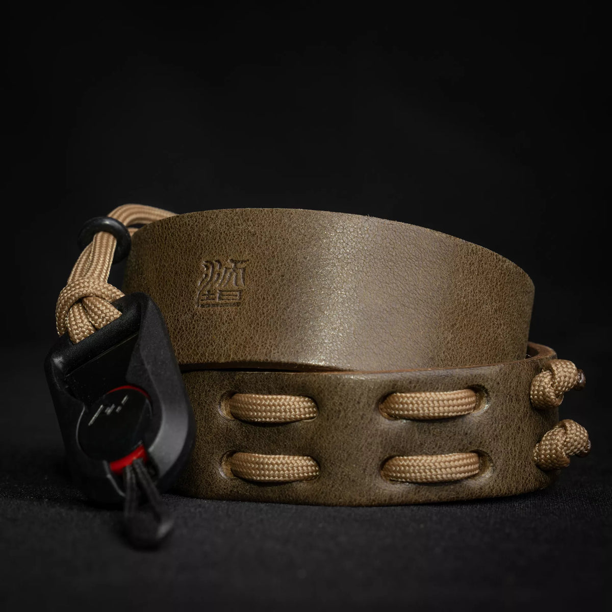 Wotancraft Parashooter Style 7 olive leather strap with black quick-release clip
