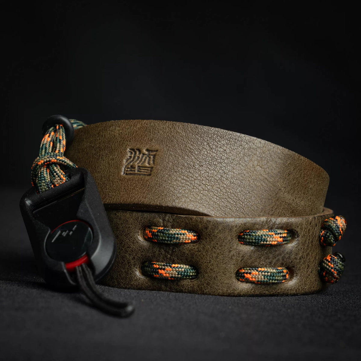 Wotancraft Parashooter Style 8 olive leather strap with black quick-release clip
