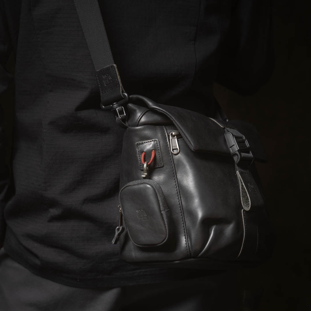 WOTANCRAFT Travel Camera Bag "PILOT" 3.5L, FULL LEATHER
