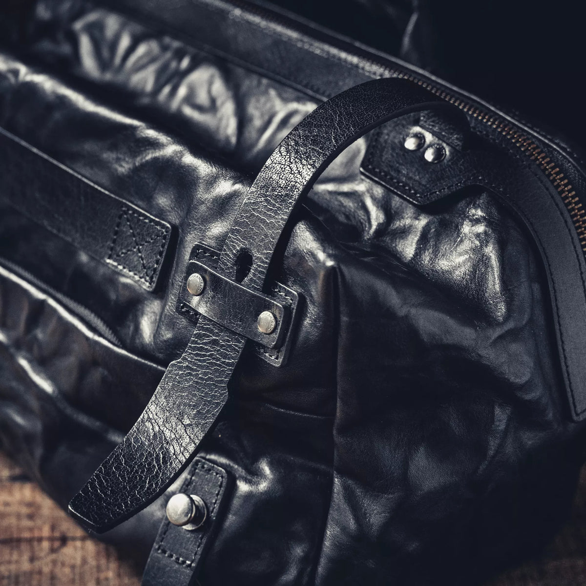 SALE ! WOTANCRAFT Full Leather Sling Bag "NIGHT RIDER" 9.5L, BLACK
