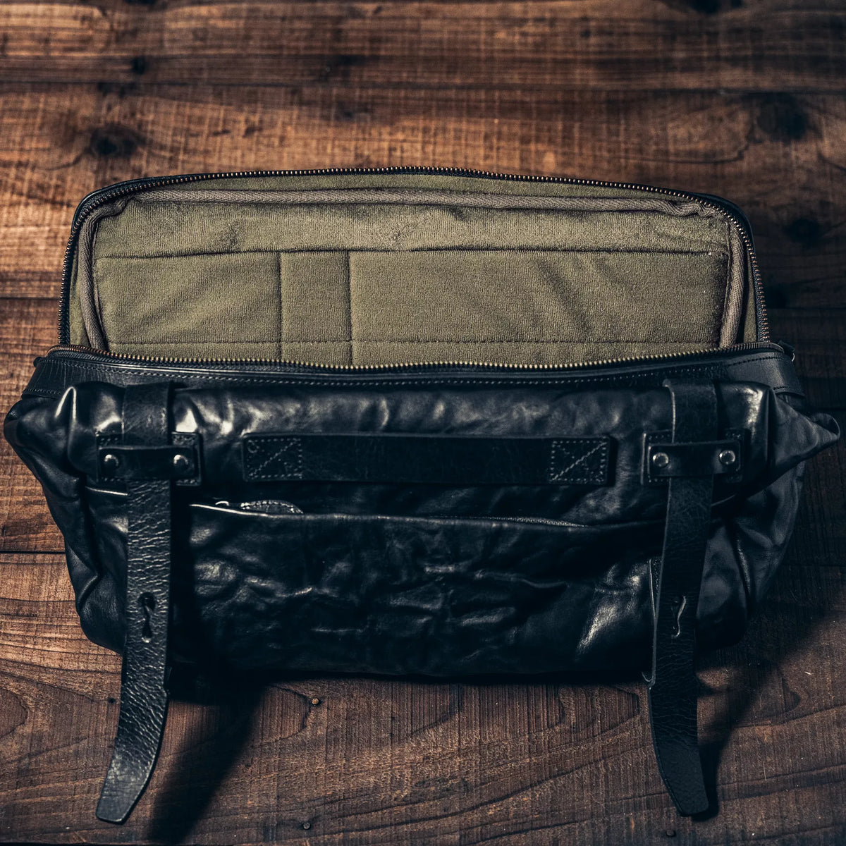 SALE ! WOTANCRAFT Full Leather Sling Bag "NIGHT RIDER" 9.5L, BLACK