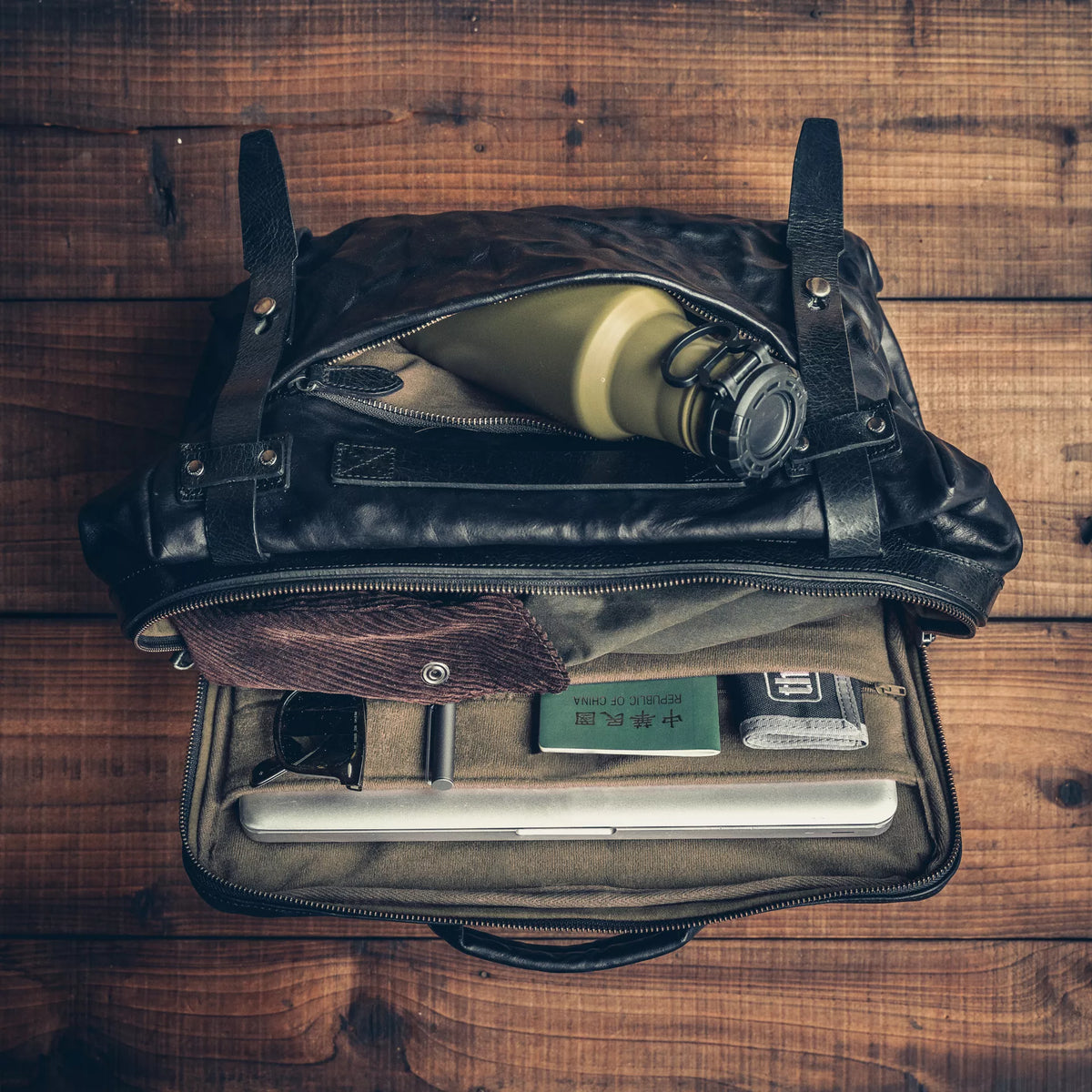 Wotancraft Lightning Rider black leather bag with water bottle in the front pocket