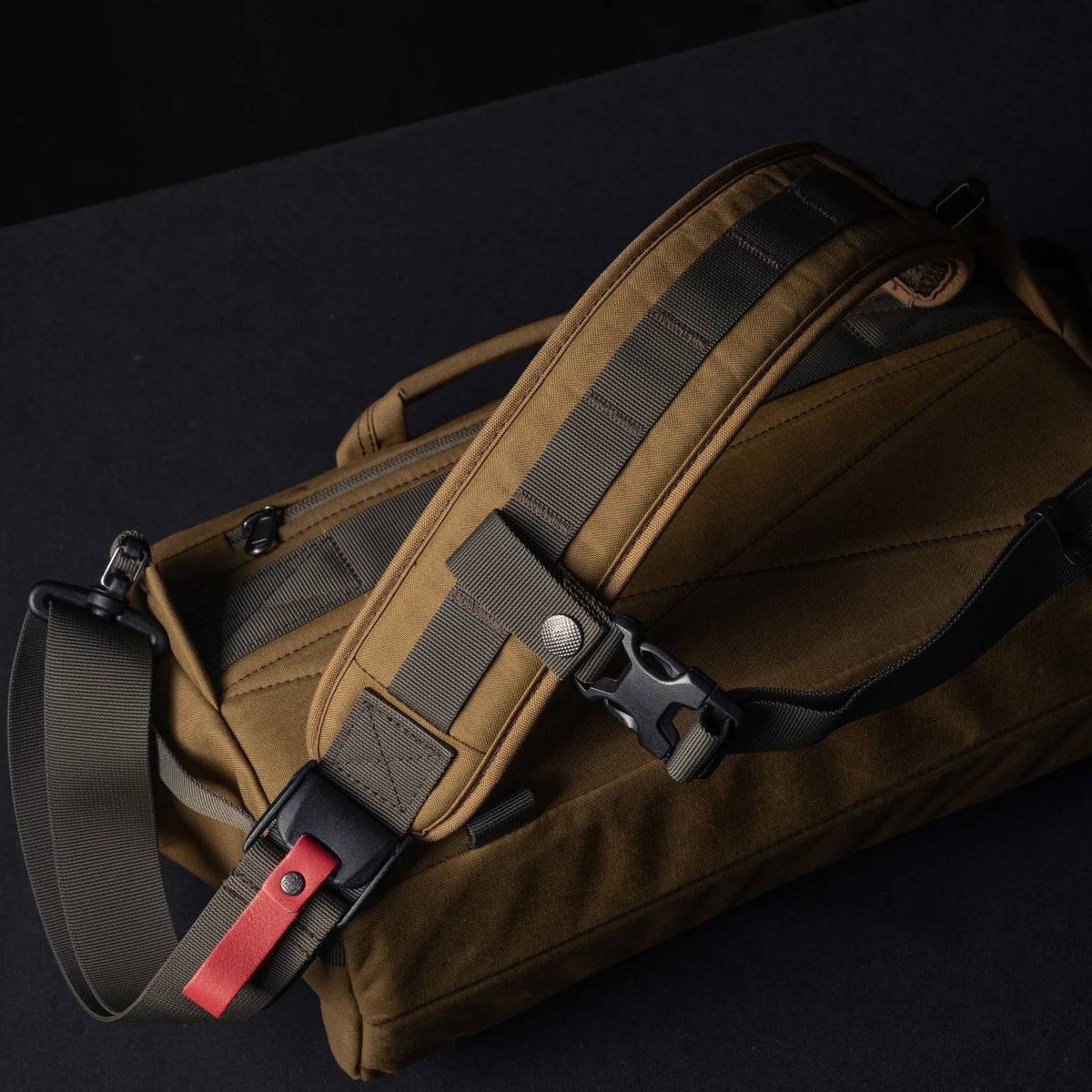 Wotancraft Easy Rider khaki padded strap with buckle and red quick-release tab