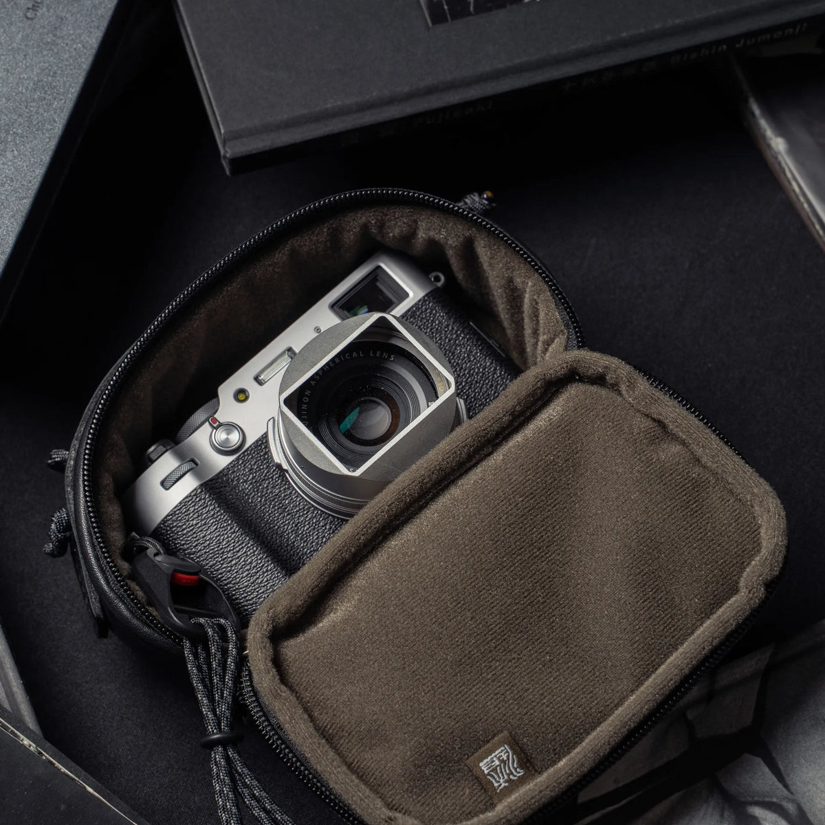 SALE ! WOTANCRAFT Portable Camera Pouch, BLACK LEATHER, Medium