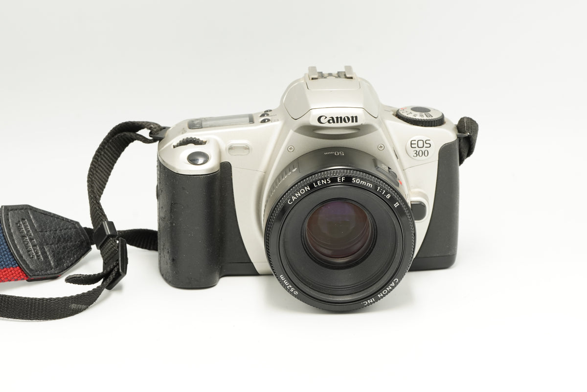 AUTOFOCUS COMPACT Canon EOS 300 film camera, silver
