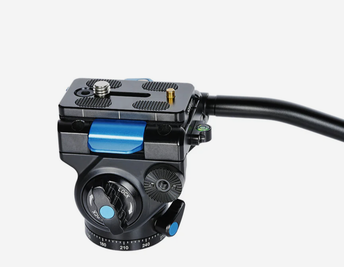 Sirui VA-5X fluid head, close-up of quick release clamp, tilt lock and panning scale