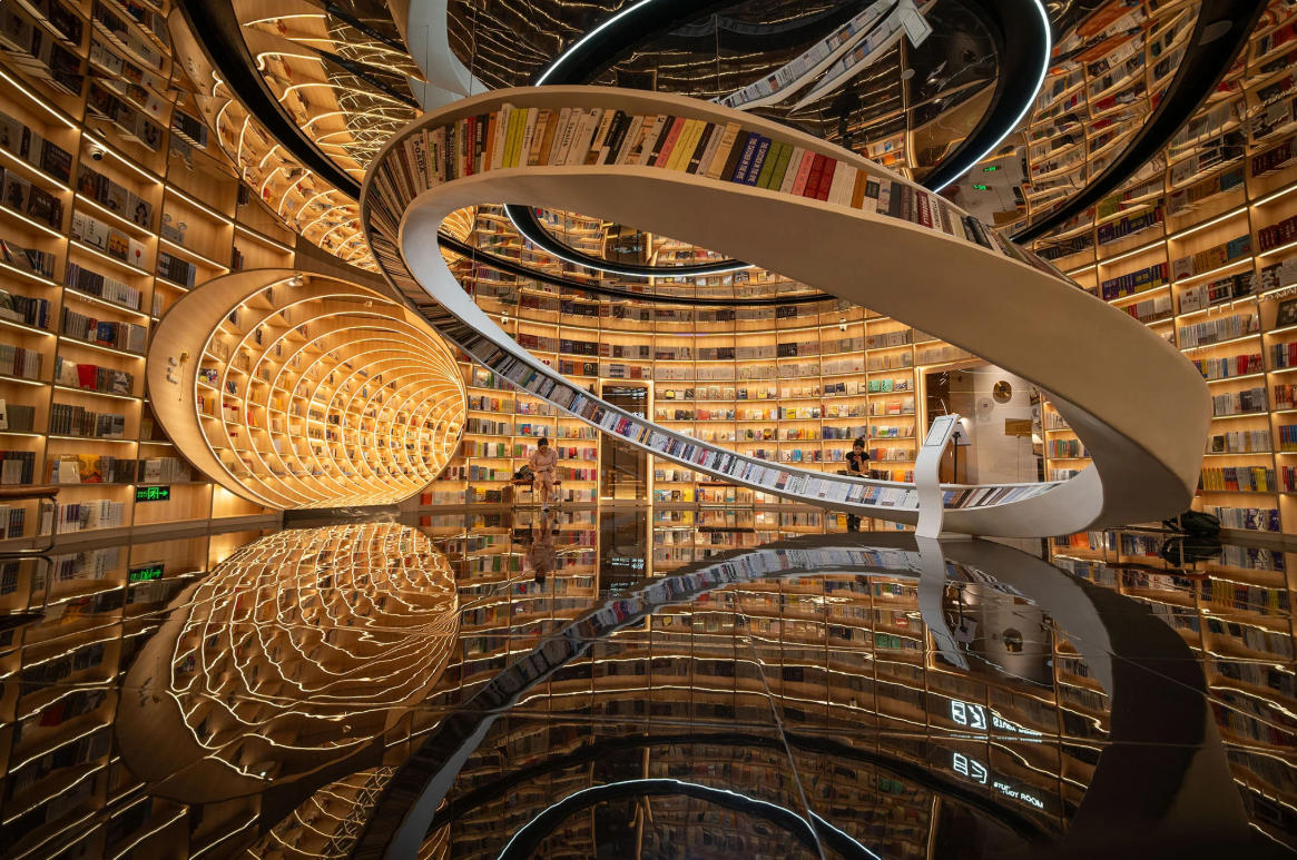 Spiral bookshelves inside a library, ultra-wide sample photo from the Viltrox Air AF 9mm f/2.8