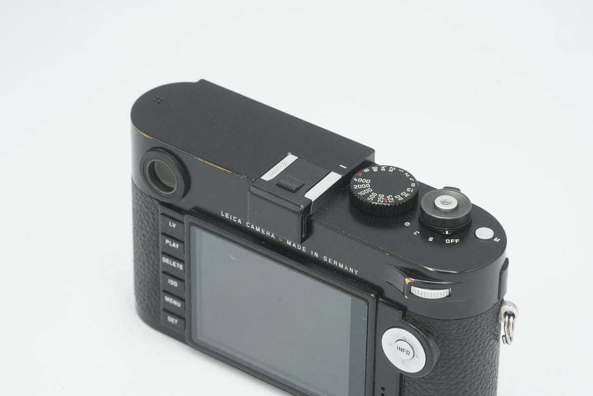 Leica M Typ 240, back view of LCD and menu buttons from above
