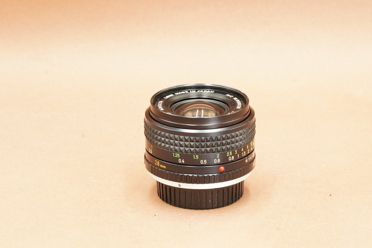 Minolta MC W.Rokkor 28mm f/2.8, side view with focus scale