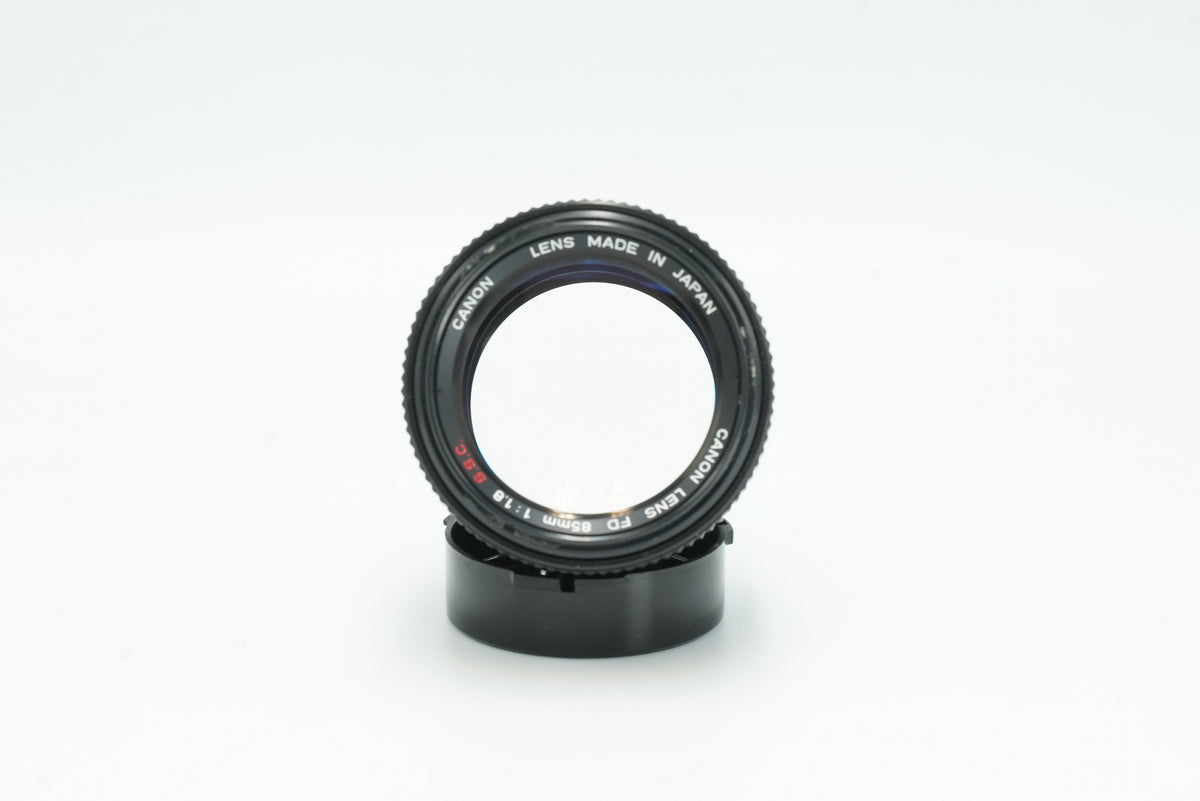 Canon FD 85mm f/1.8 S.S.C. front element straight on