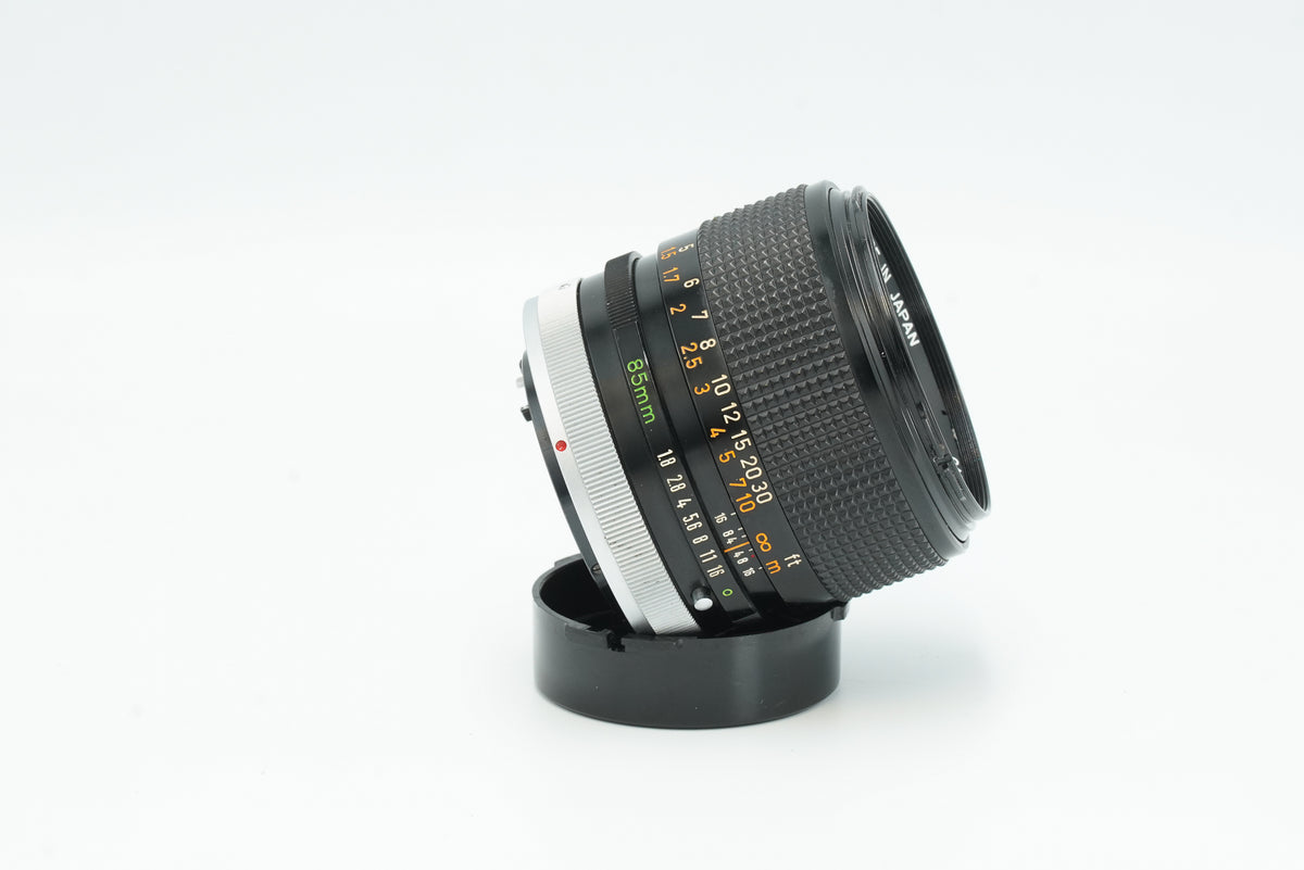 Canon FD 85mm f/1.8 S.S.C., side view with focus scale
