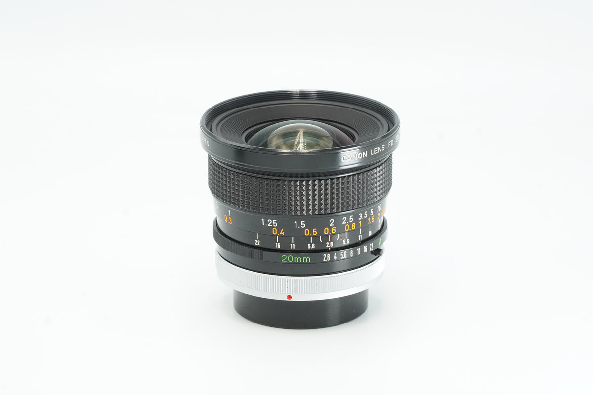 Canon FD 20mm f/2.8 S.S.C. wide-angle lens, side view with focus scale