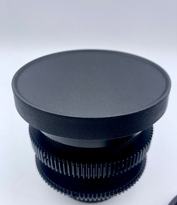 SIMMOD front cine cap 80mm, black slip-on cap fitted on a cine-modded lens