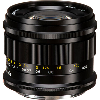 Voigtlander Nokton 40mm f/1.2 Z lens, side view of the focus scale in feet and metres