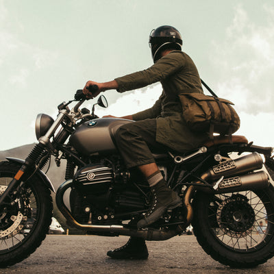 Motorcyclist on a BMW with the Wotancraft Pilot 10L khaki bag