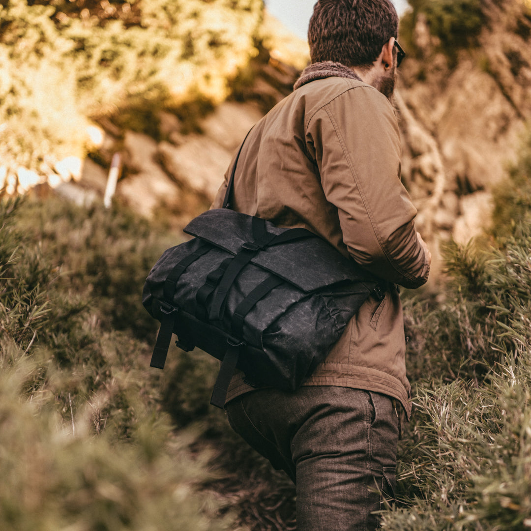 Man hiking with the Wotancraft Pilot 10L charcoal black bag