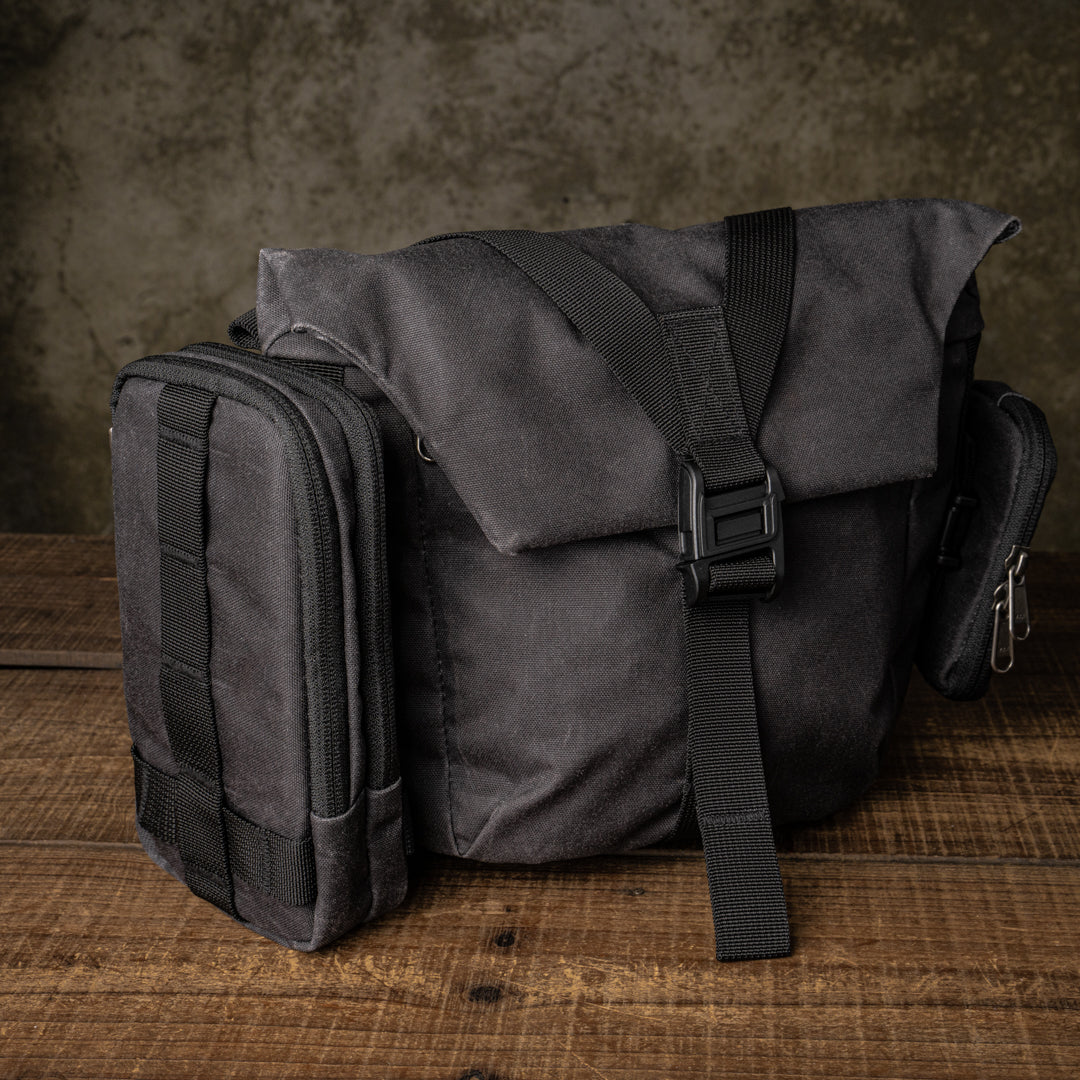 Wotancraft Pilot 3.5L black bag with Armor side pouches attached