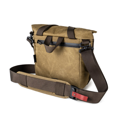 Wotancraft Pilot 3.5L khaki bag, rear view with padded strap and red quick-release