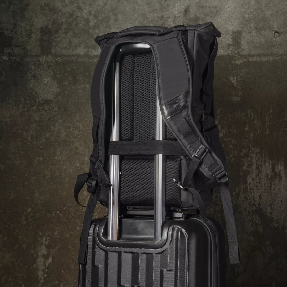 WOTANCRAFT Travel Camera Backpack "PILOT" 18L, BLACK