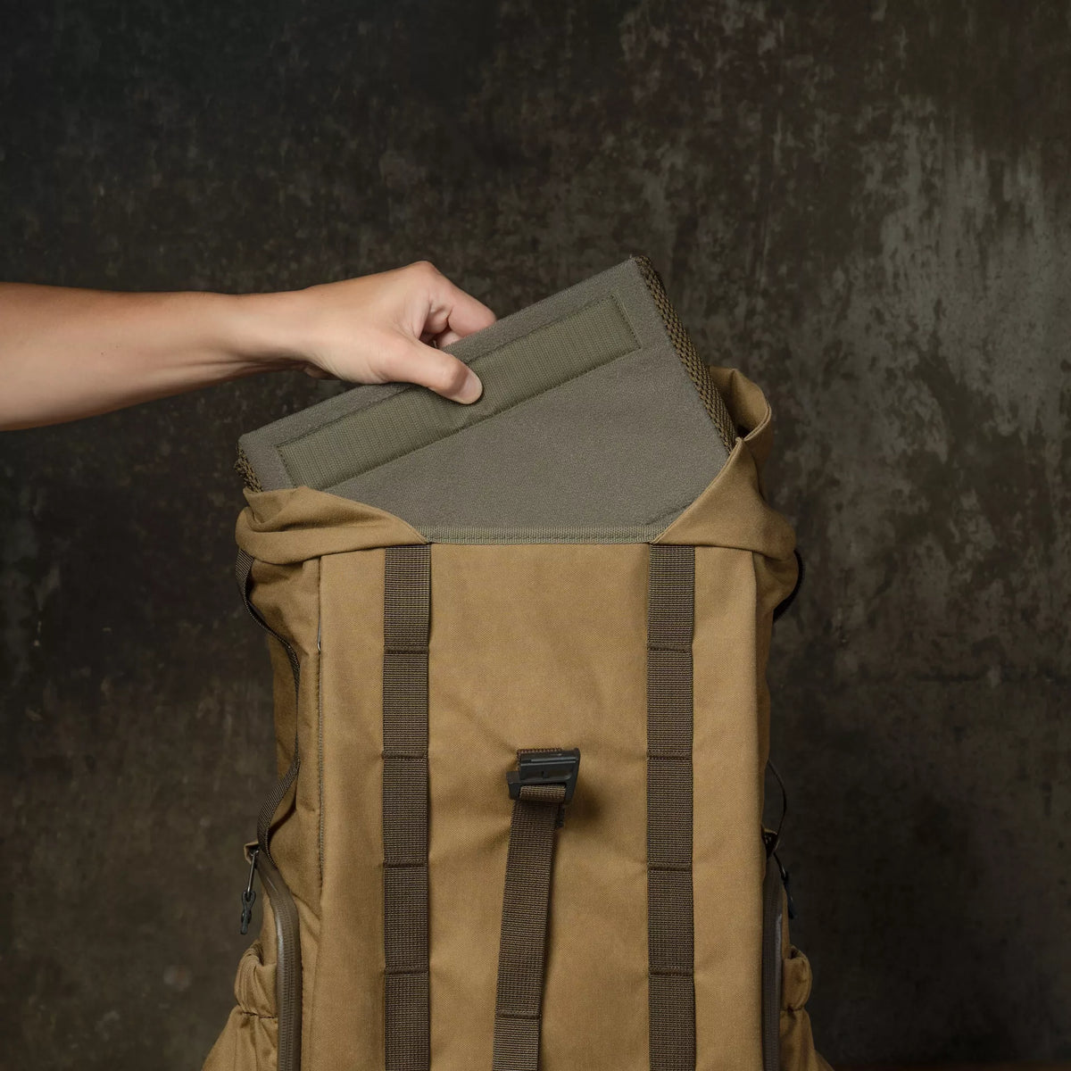 WOTANCRAFT Travel Camera Backpack "PILOT" 18L, KHAKI BROWN