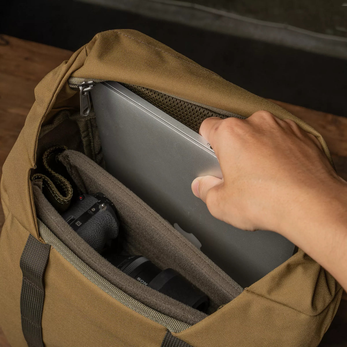 WOTANCRAFT Travel Camera Backpack "PILOT" 18L, KHAKI BROWN