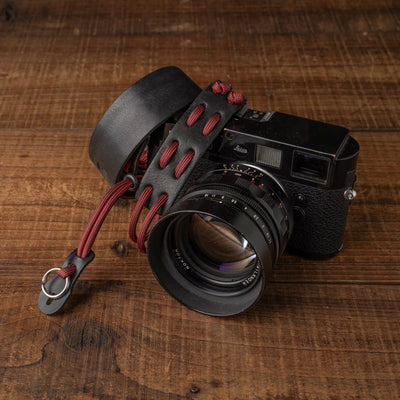 Wotancraft Parashooter Style 11 strap on a black Leica with Nokton lens