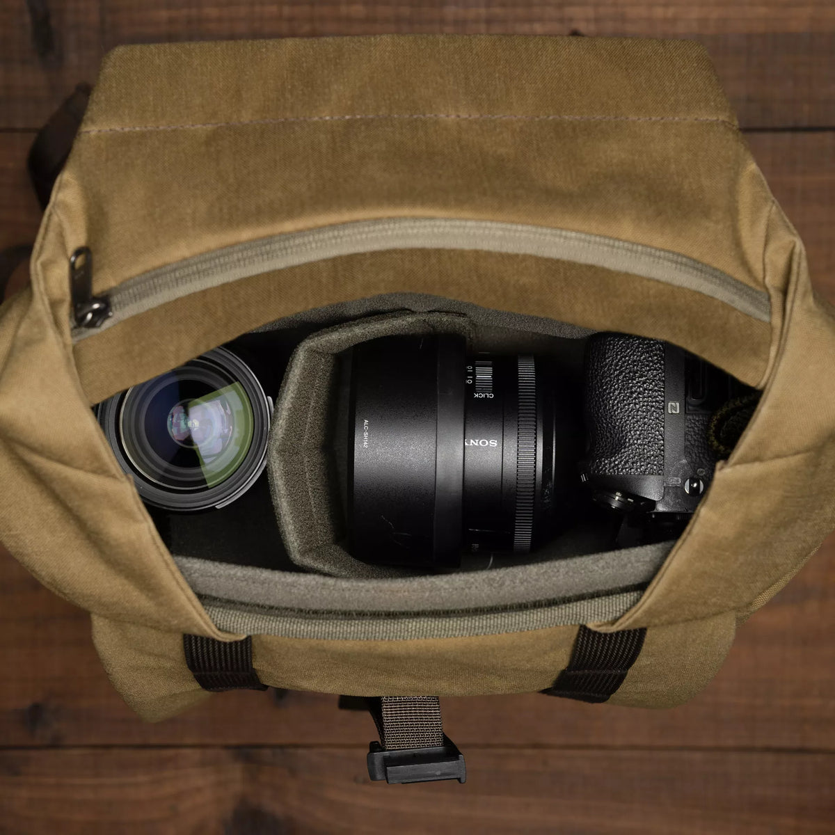 WOTANCRAFT Travel Camera Backpack "PILOT" 18L, KHAKI BROWN