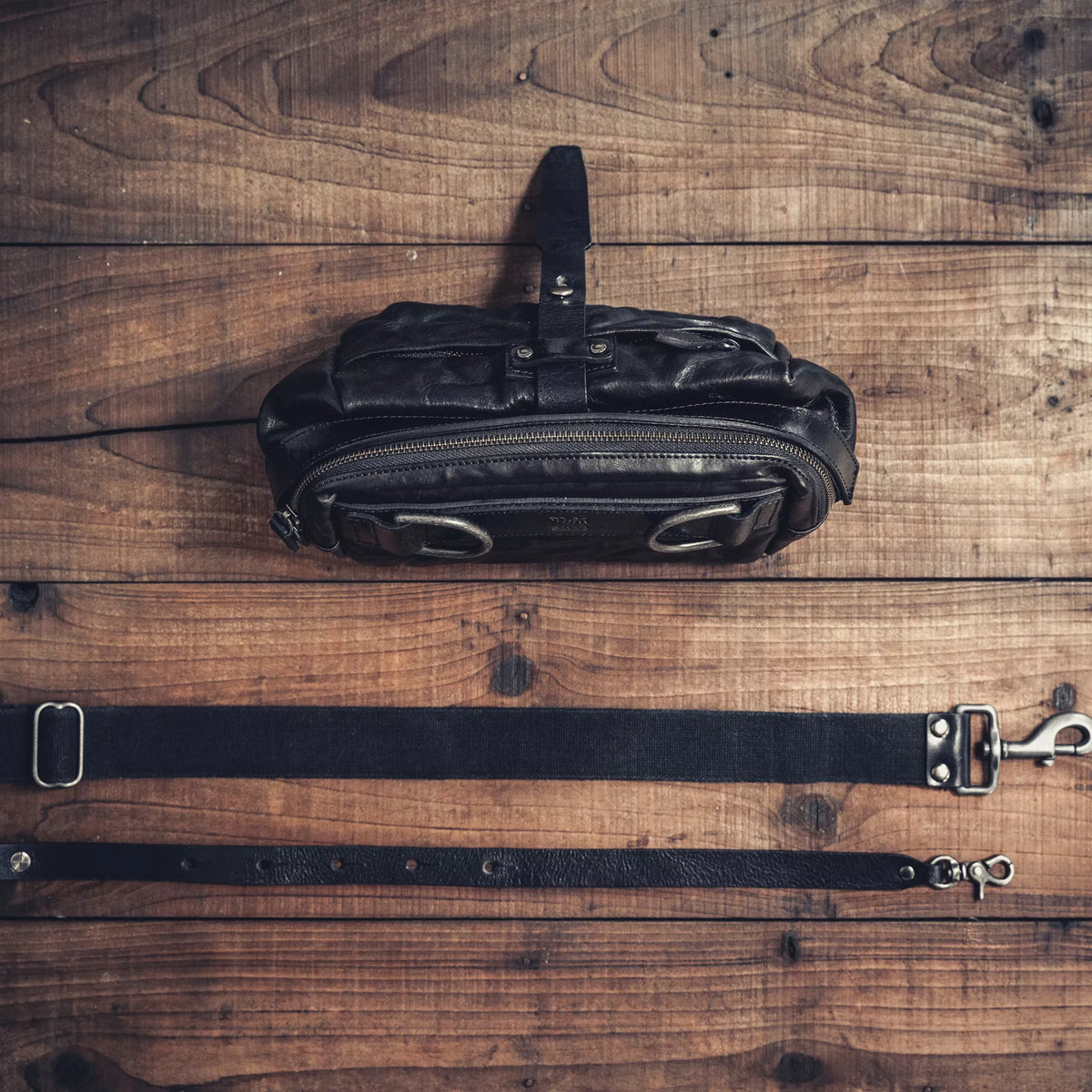 Wotancraft Mini Rider black leather bag with its two detachable shoulder straps