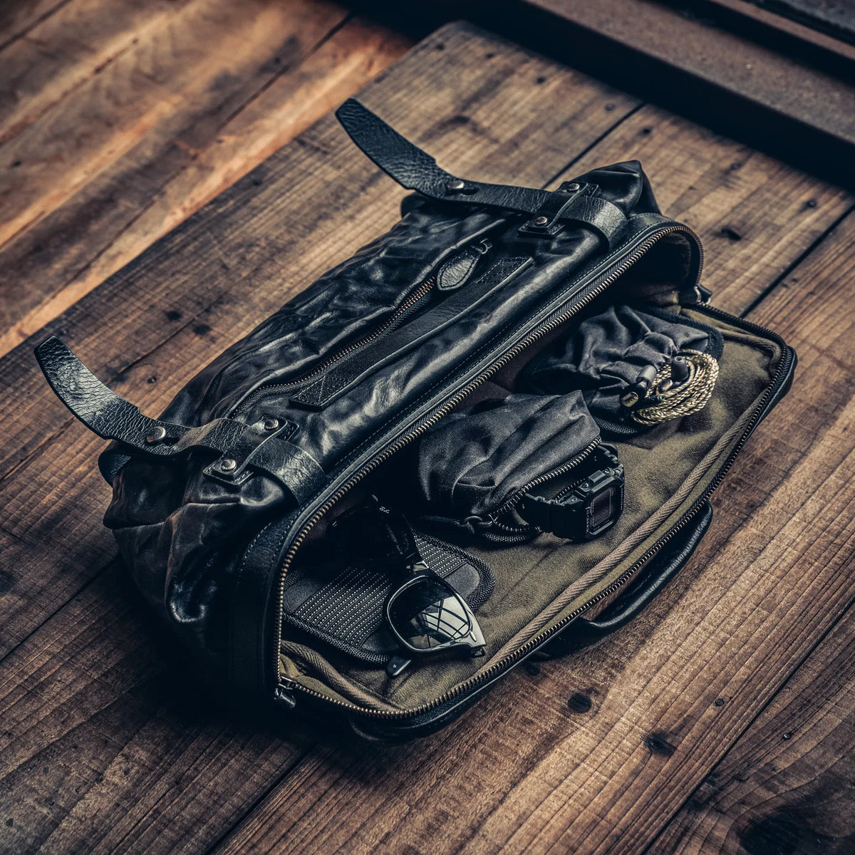 SALE ! WOTANCRAFT Full Leather Sling Bag "NIGHT RIDER" 9.5L, BLACK