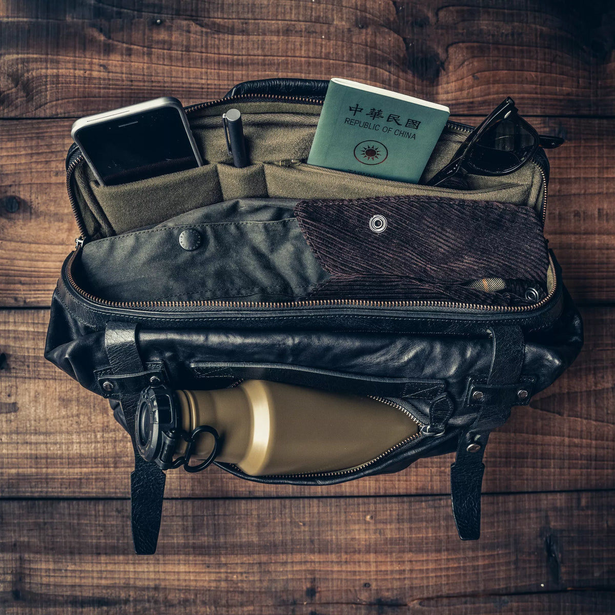 SALE ! WOTANCRAFT Full Leather Sling Bag "NIGHT RIDER" 9.5L, BLACK