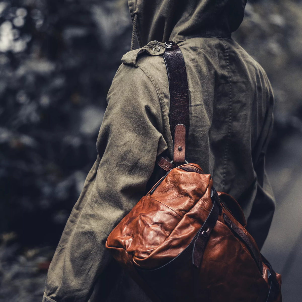 Person in a hooded jacket wearing the Wotancraft Lightning Rider brown leather bag