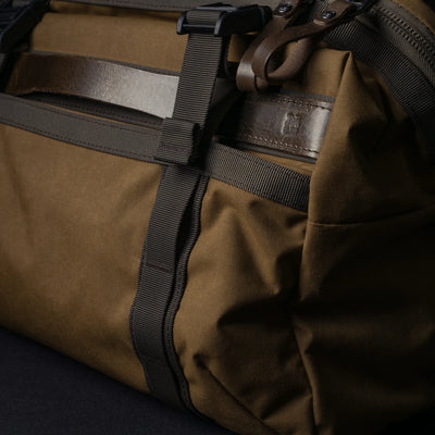 Wotancraft Lightning Rider v2 khaki bag buckle and leather strap close-up
