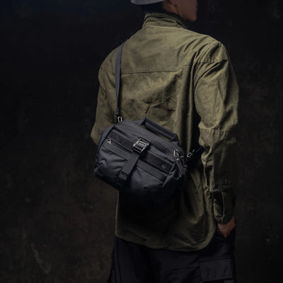 Man wearing the Wotancraft Mini Rider v2 black sling on his back
