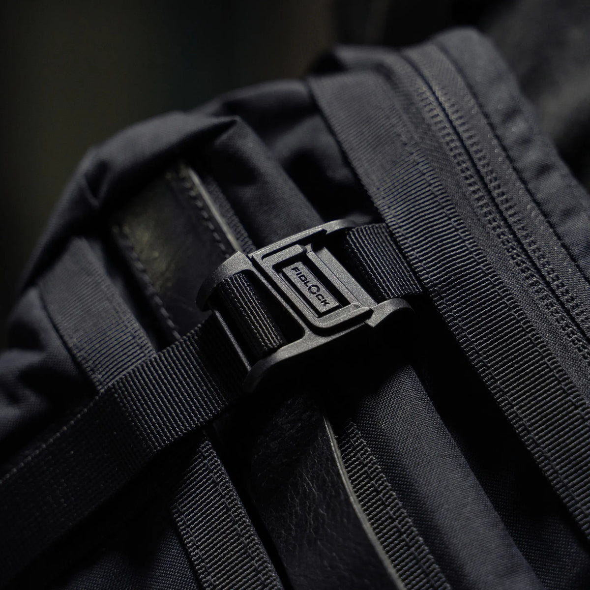 Wotancraft Mini Rider v2 Fidlock magnetic buckle close-up