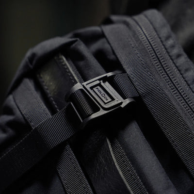 Wotancraft Mini Rider v2 Fidlock magnetic buckle close-up