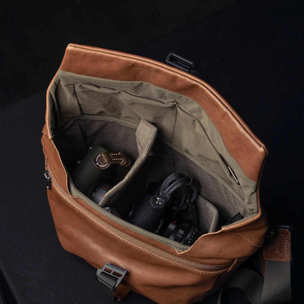 Wotancraft Pilot brown leather bag open with two Leica cameras in the padded insert