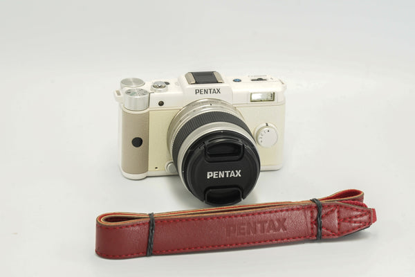 PENTAX Q & 5-15mm lens, 12 MP PREMIUM DIGITAL COMPACT camera, white