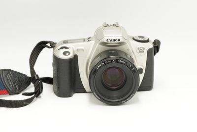 AUTOFOCUS COMPACT Canon EOS 300 film camera, silver