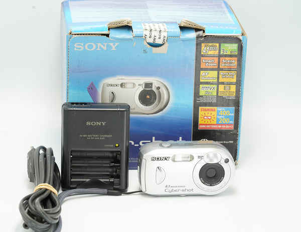 Sony CYBERSHOT DSC-P43 - SUPER OLD 4MP DIGITAL camera