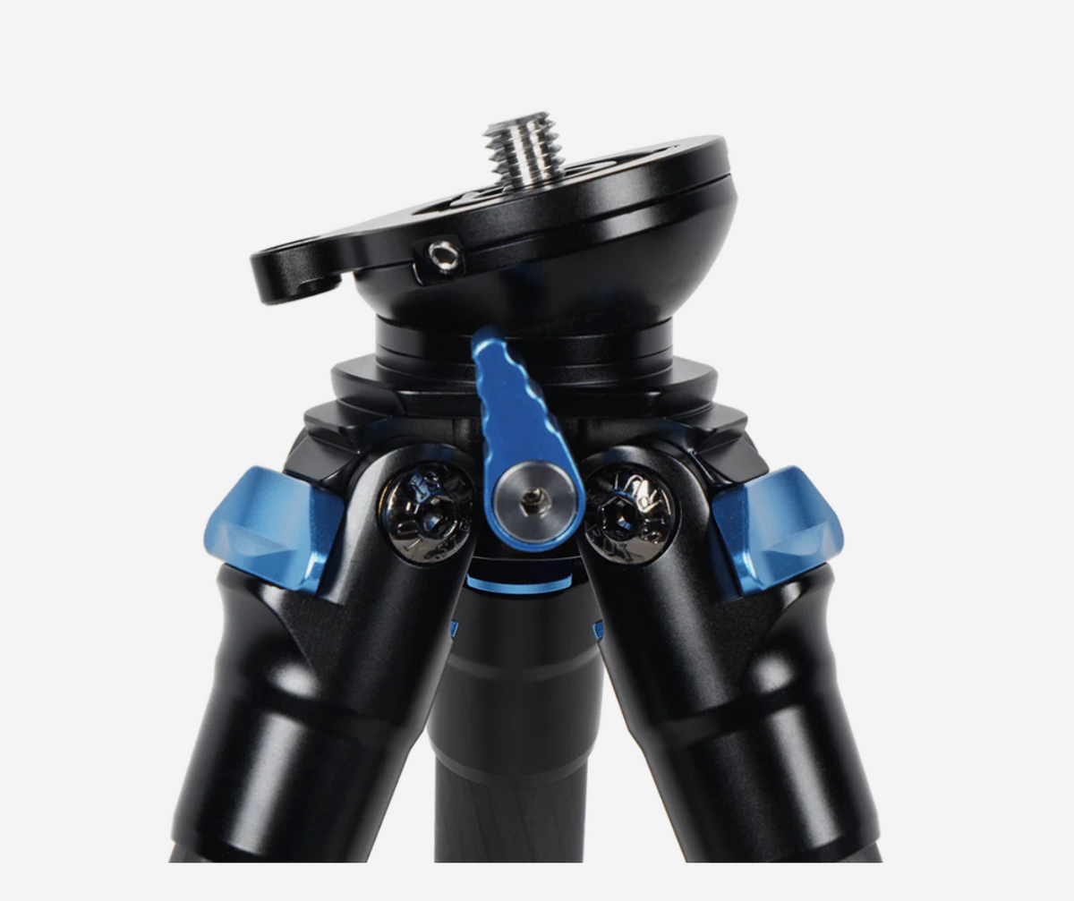 Sirui AM-223L tripod top plate with 3/8 inch screw and leg angle lock