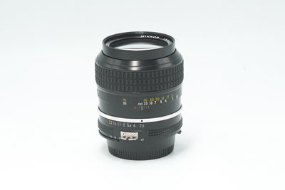 Nikon Nikkor 105mm f/2.5 Ai portrait lens, side view with focus scale