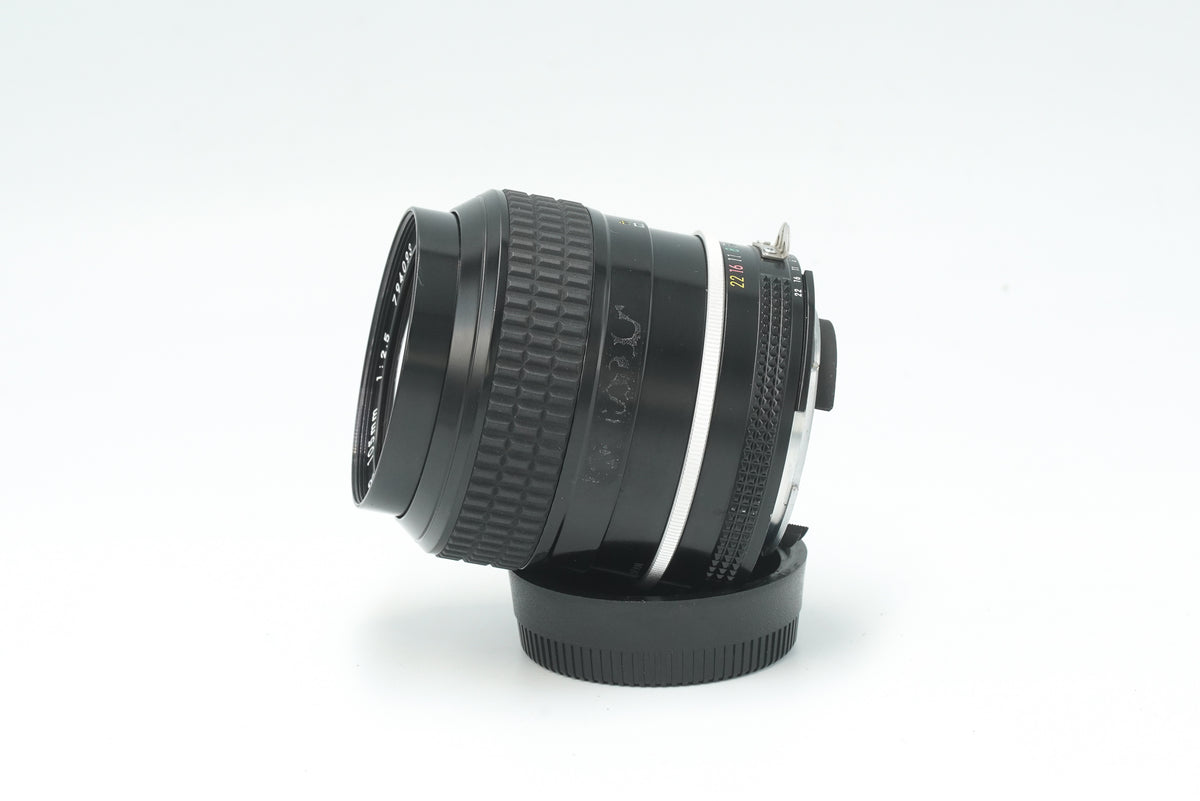 Nikkor 105mm f/2.5 Ai lens, side view on its rear cap