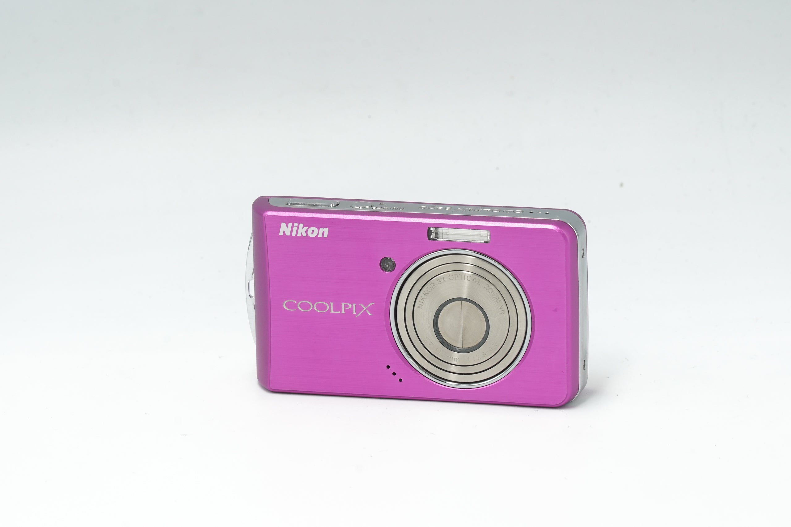NIKON COOLPIX S520 8MP CCD DIGITAL camera, brushed pink – UAE