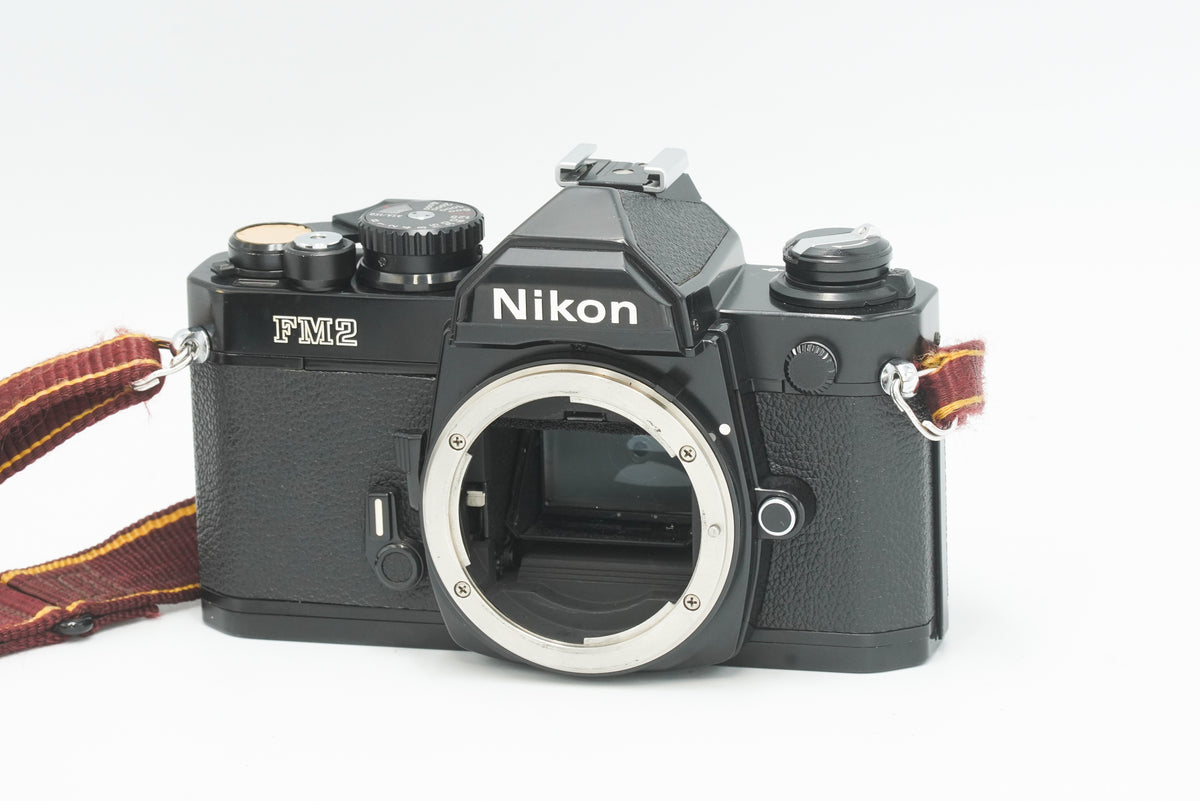 BEAUTIFUL Nikon FM2, black, with leather case