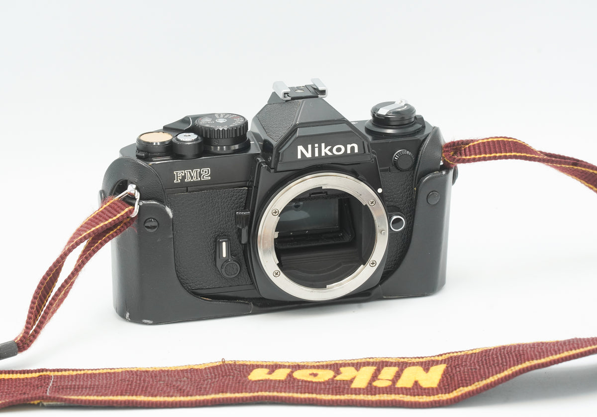 BEAUTIFUL Nikon FM2, black, with leather case