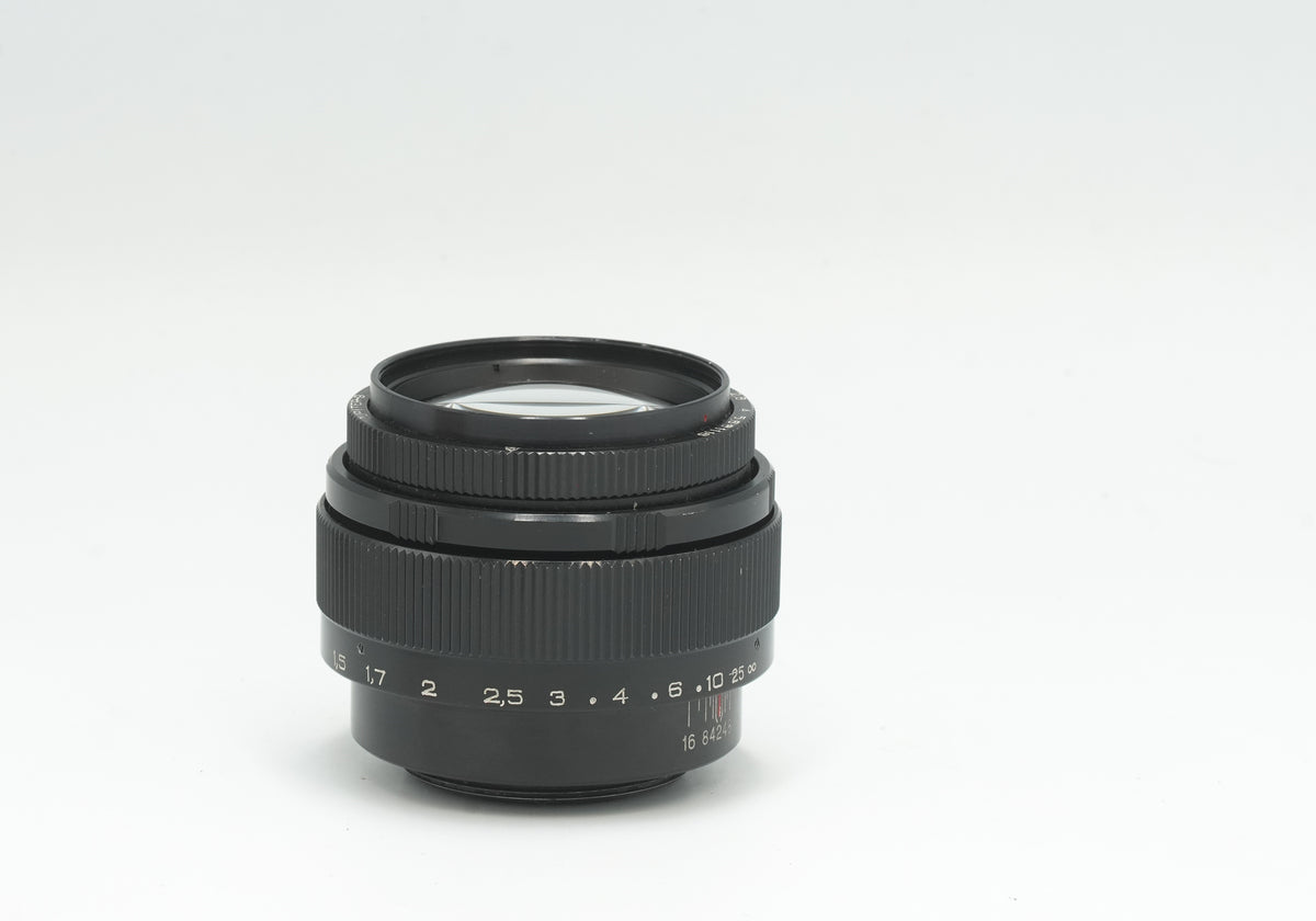 Jupiter-9 85mm f/2 black, side view with aperture scale
