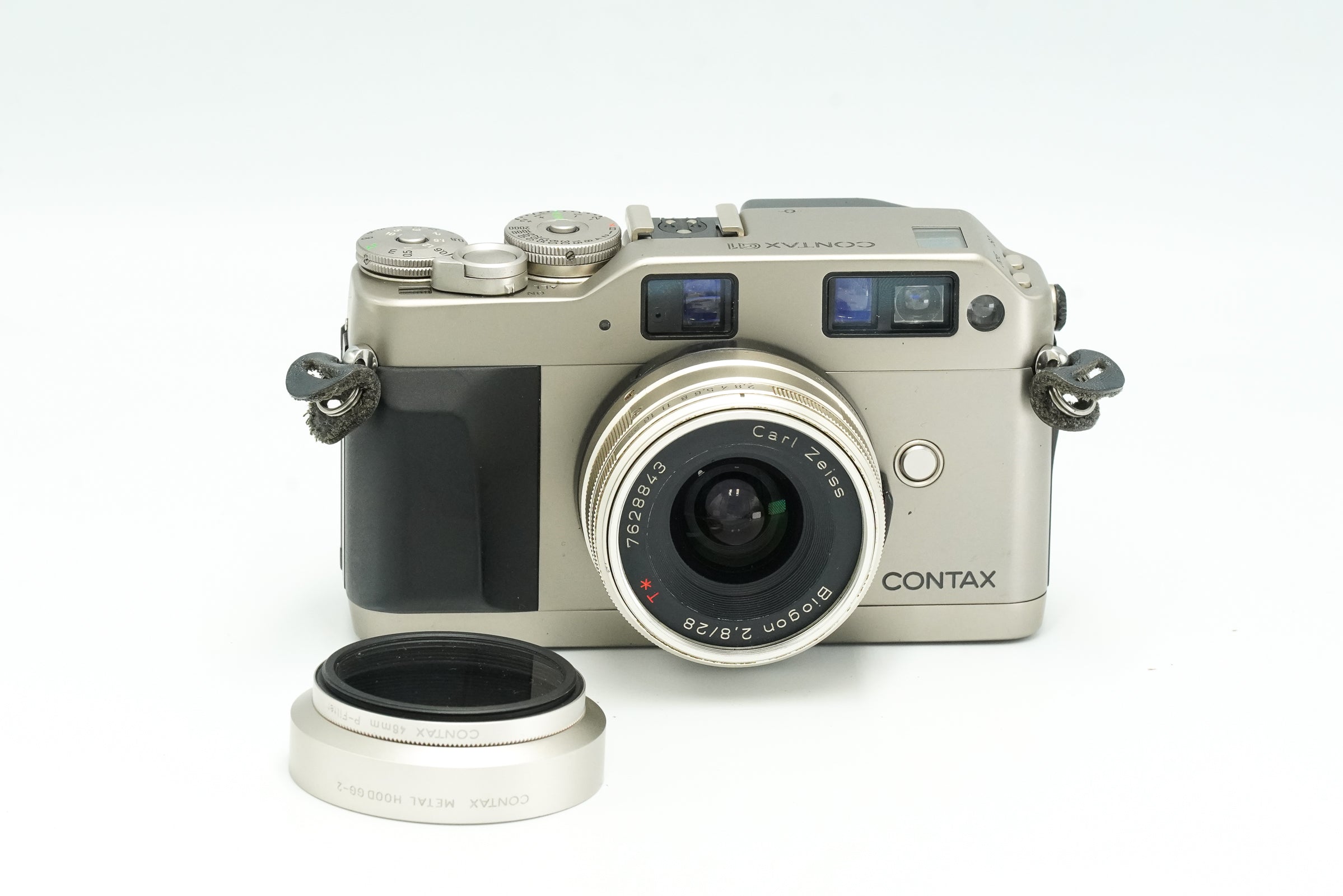 CONTAX G1, silver with 28mm Boigon lens, hood and case