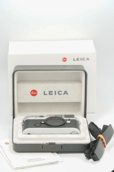 LEICA M6 TTL 0.72 body, silver, amazing condition with box