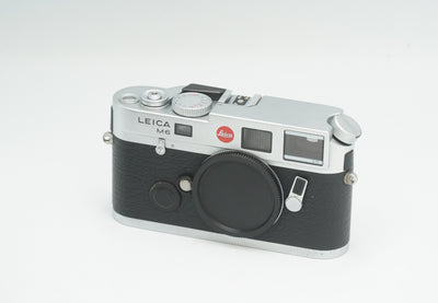 LEICA M6 TTL 0.72 body, silver, amazing condition with box